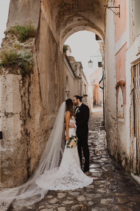 Wedding photos in cobbled alleyways of Ravello